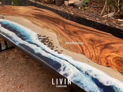 Meja Resin Kaki Besi Kayu Trembesi Motif Pantai Modern Mewah