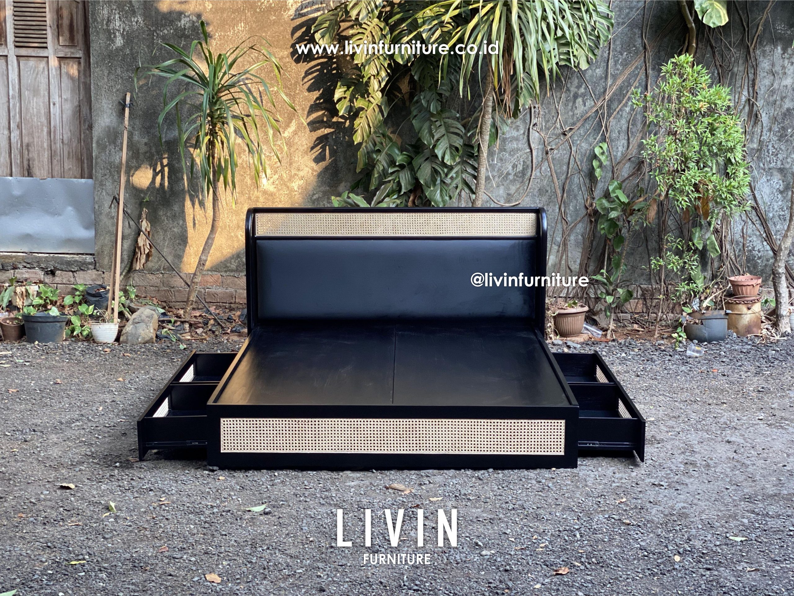 Tempat Tidur Hitam Jati Rotan 4 Laci Modern Minimalis Tempat Tidur Hitam Jati Rotan 4 Laci Modern Minimalis