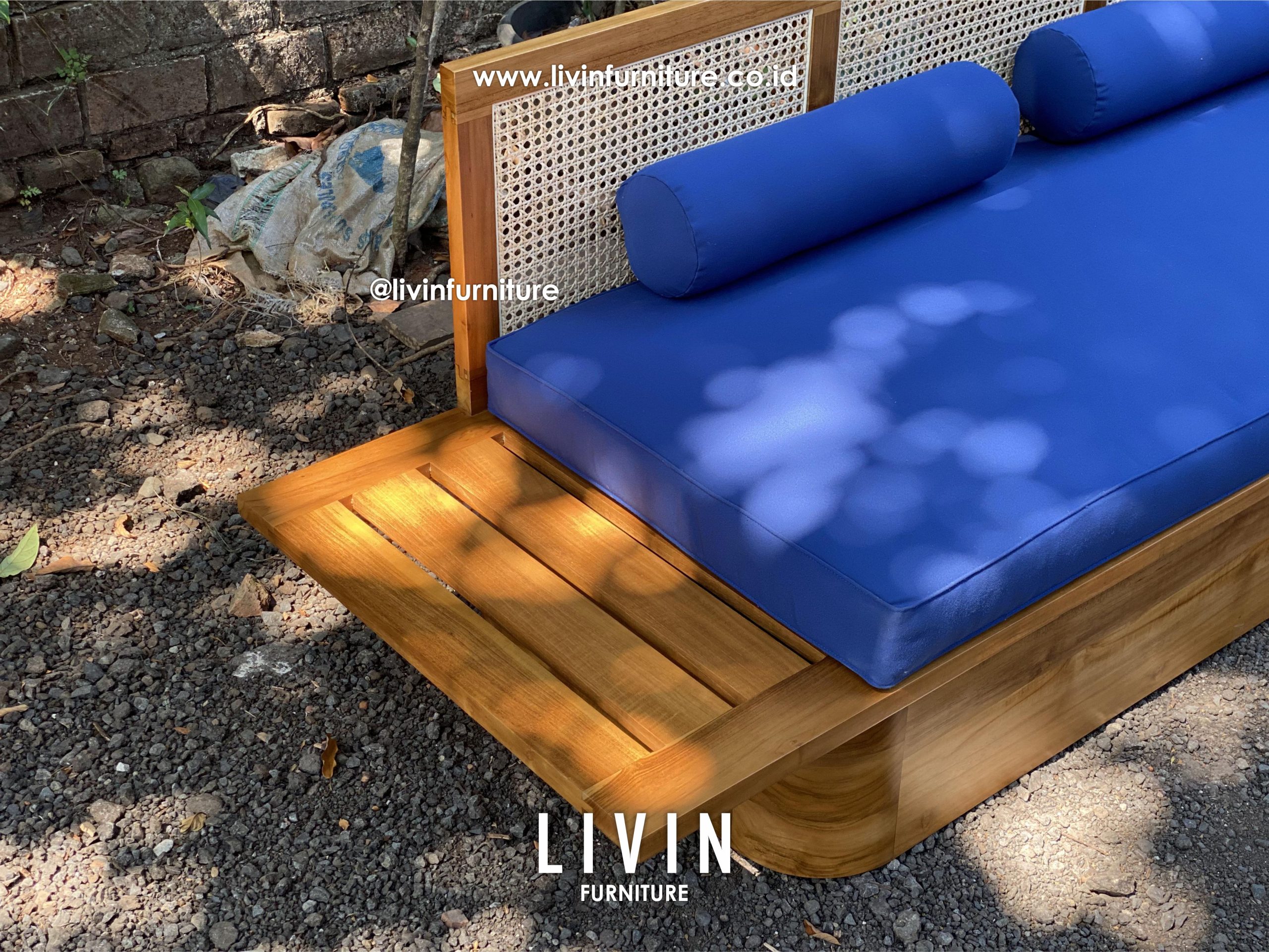 Daybed Jati Rotan Natural Sofa Biru Modern Minimalis Daybed Jati Rotan Natural Sofa Biru Modern Minimalis